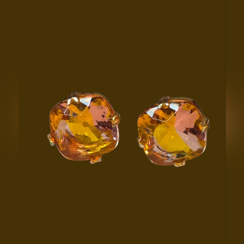 Hattie Carnegie Vintage Square Thick Glass Gold Tone Clip On Earrings